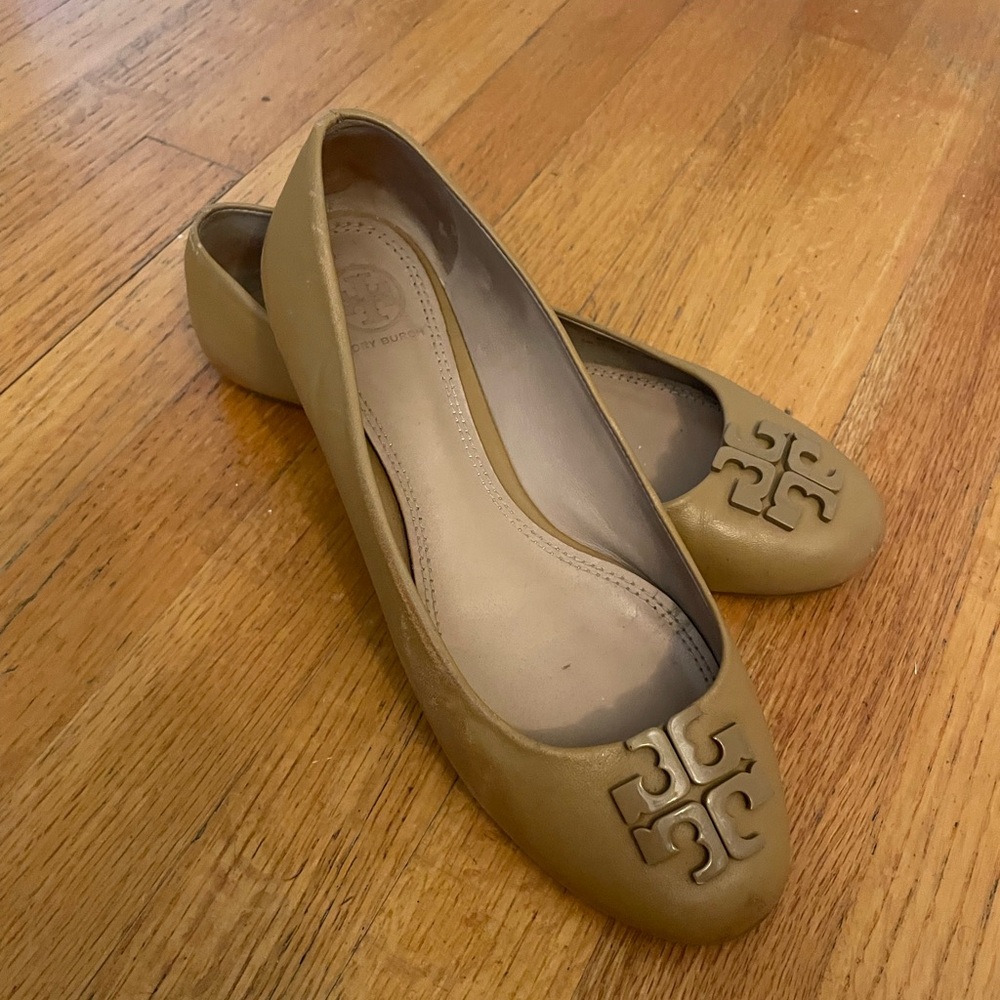 Tory Burch Tan Flats with Double-T Logo and Leather Finish